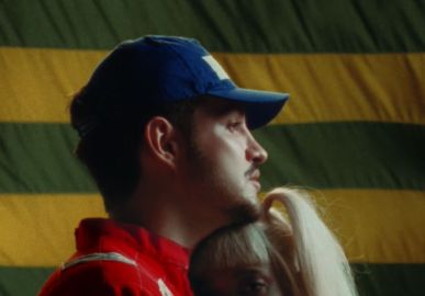 Jão homenageia Xuxa e Ayrton Senna em videoclipe oficial de <i>Idiota</i>, assista!