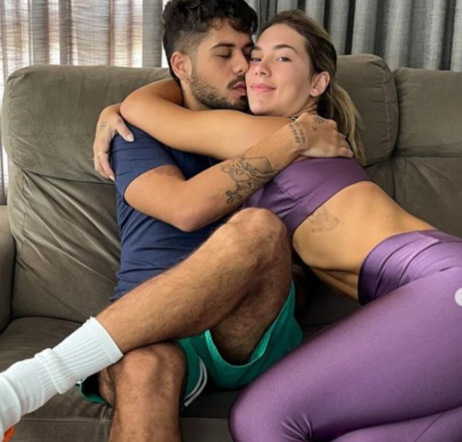 A influenciadora adora compartilhar esses momentos fofos com Zé Felipe. Recentemente, ela postou uma foto acabando de sair da academia ao lado do maridão ainda com cara de sono.