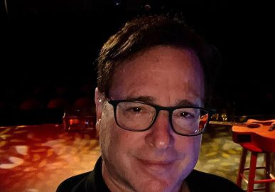 Família de Bob Saget revela causa da morte do ator e nega consumo de bebidas ou drogas