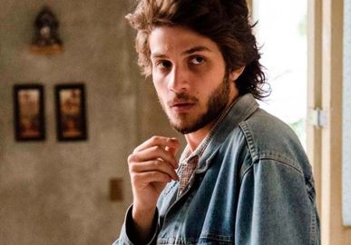 Chay Suede revela ter duvidado de seu talento como ator: <i>Precisei buscar ser um artista e não um corpo, o gatinho do filme</i>