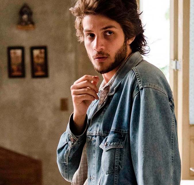 Chay Suede revela ter duvidado de seu talento como ator: <i>Precisei buscar ser um artista e não um corpo, o gatinho do filme</i>
