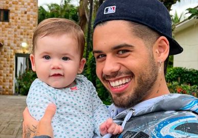 Zé Felipe rebate nutricionista que criticou Virginia Fonseca por dar bolacha à filha: <I>Quem achar ruim, vai para a p**a que pariu</i>