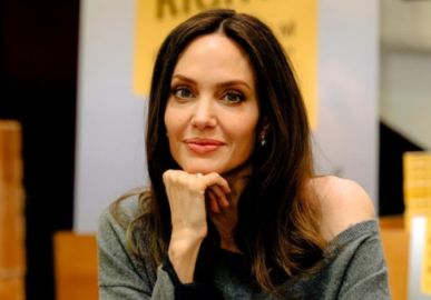 Angelina Jolie faz discurso emocionante em apoio às vítimas de violência doméstica