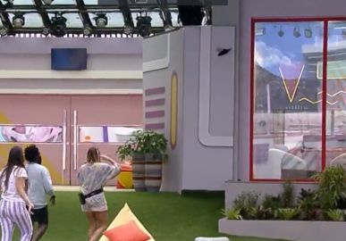 Larissa e Gustavo finalmente entram na casa de vidro do <I>BBB22</i>