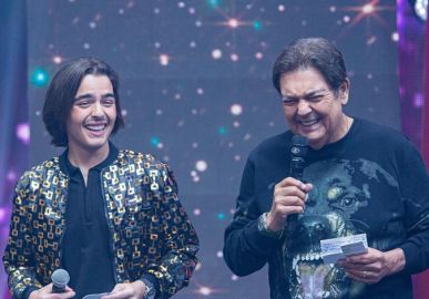 Durante programa, Faustão é exposto pelo filho e dispara: <i>-Boca de lata</i>