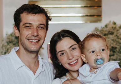 Jayme Matarazzo e Luiza Tellechea batizam o filho Antonio: <i>Dia abençoado</i>