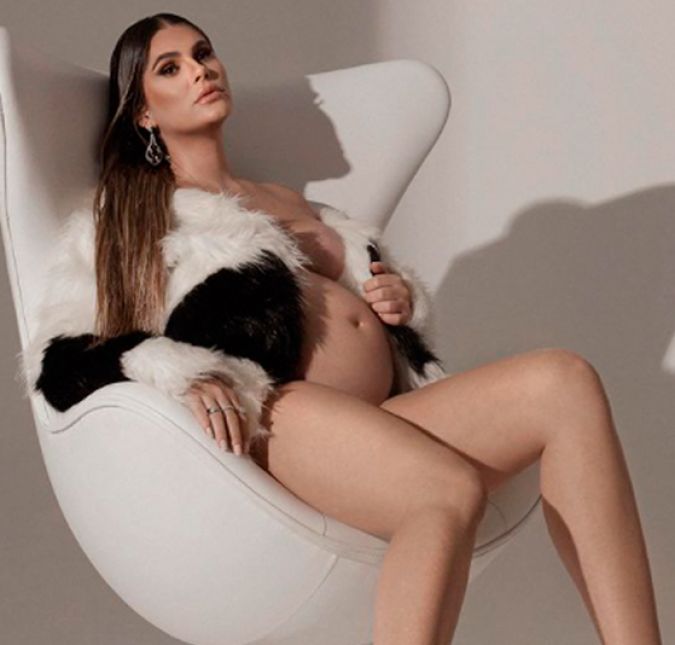 Bárbara Evans, que passou por um longo processo de fertilização in vitro e quando completou 30 semanas de gestação da pequena Ayla, ela aproveitou para fazer um ensaio pomposo: Hoje completamos 30 semanas de gestação. A ansiedade aumenta e o medo também. Ansiedade de poder estar com ela nos braços, medo de ela vir antes do tempo. Mas vamos vivendo um dia de cada vez! Ah, as dores também vão aumentando, mas faz parte, né?! Ela já está super grandona, 41 centímetros e mais de um quilo. Optei pelo parto cesárea, e marquei para a primeira quinzena da abril! Vem uma Ariana por aí, pessoal! 