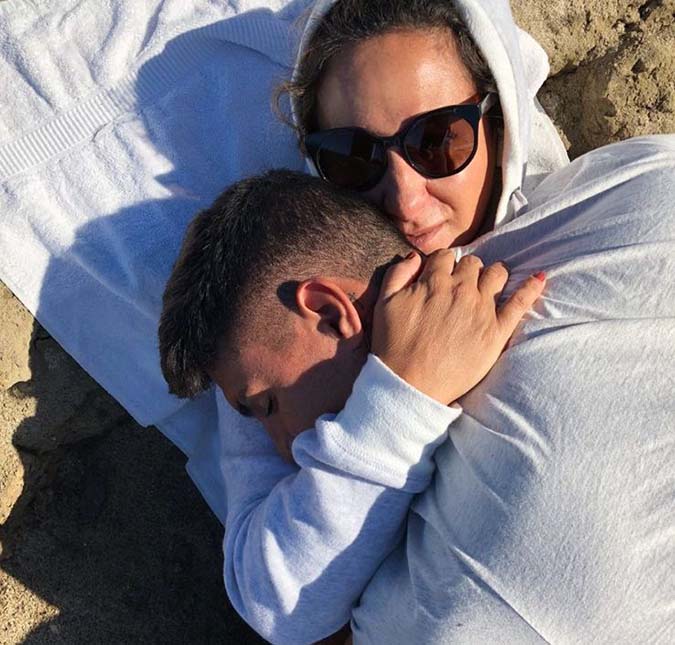 Após separação de Gabriel Medina, mãe do surfista publica foto dos dois juntos: <i>Deus te abençoe neste novo ciclo, filho</i>
