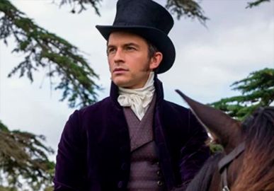 Primeiras imagens da segunda temporada de <I>Bridgerton</i> são divulgadas; assista!