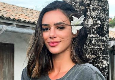 Bruna Biancardi recebe buquê de flores durante o <I>Valentine's Day</i>