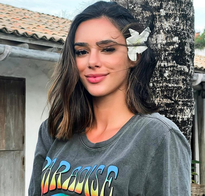 Bruna Biancardi recebe buquê de flores durante o <I>Valentine's Day</i>