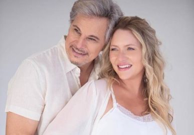 Edson Celulari se declara para esposa: <I>Karin, que alegria estar ao seu lado</i>