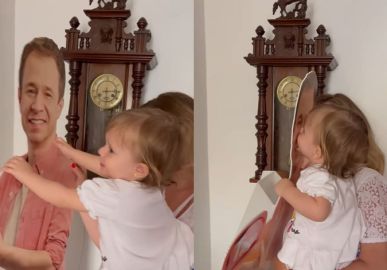 Filha de Tiago Leifert abraça e beija papelão com imagem do pai