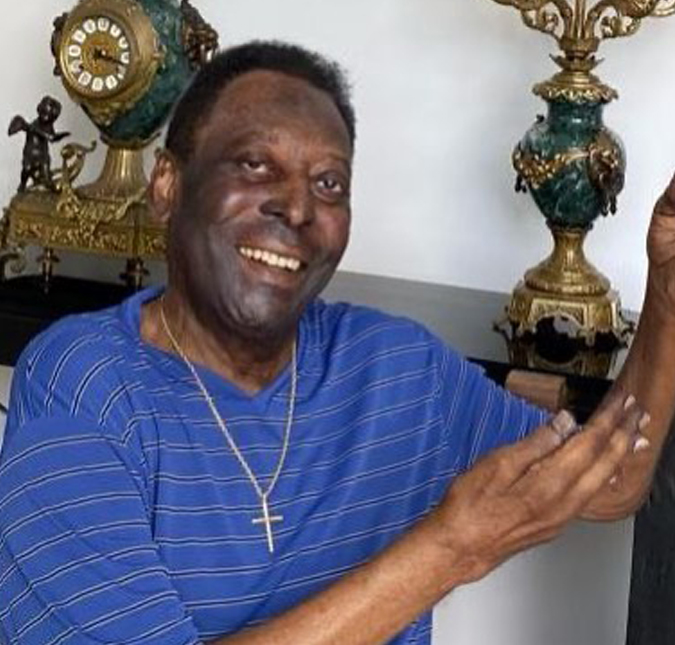 Pelé é internado novamente para continuar tratamento contra o câncer