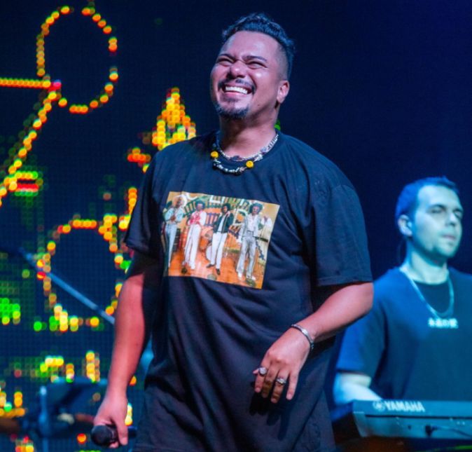 Bruno, do Sorriso Maroto, participou ao lado de Dilsinho no programa Encontro com Fátima Bernardes e enquanto o assunto principal era sobre paternidade, o líder do Sorriso Maroto fez um anúncio em primeira mão que ele e sua esposa estão esperando por uma menininha. Que lindos, que venha com muita saúde!