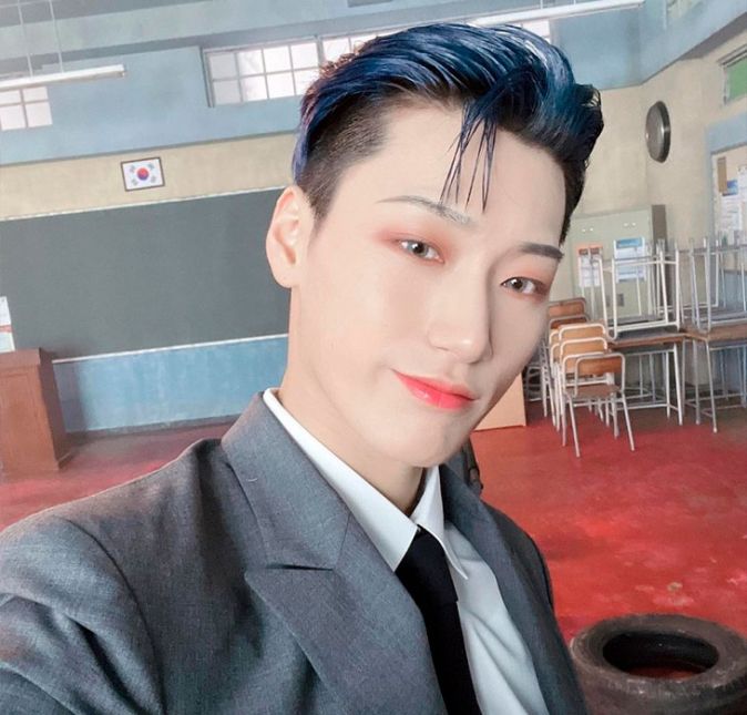 Infelizmente, V não foi o único cantor de K-pop a se infectar com a Covid-19. Segundo informações do Soompi, a KQ Entertainment divulgou uma nota informando que San, integrante do grupo ATEEZ, testou positivo para o vírus e está realizando tratamento em casa. Parte dos membros havia acabado de retornar de uma turnê nos Estados Unidos e refizeram os testes de PCR, conforme orientações de autoridades de saúde. Yunho, Mingi e Wooyoung receberam resultados negativos em 15 de fevereiro e estão em auto quarentena de acordo com as instruções das autoridades de controle de doenças. Todos os membros do ATEEZ completaram as segundas doses de sua vacina e San atualmente não está apresentando nenhum sintoma específico, escreveu a empresa.