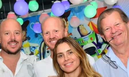 Carolina Dieckmann aparece em foto com irmãos e pai em aniversário de sobrinho