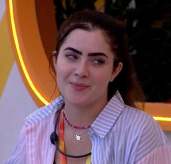 Jade Picon esquece microfone ligado e vira piada após soltar pum no <I>BBB22</i>