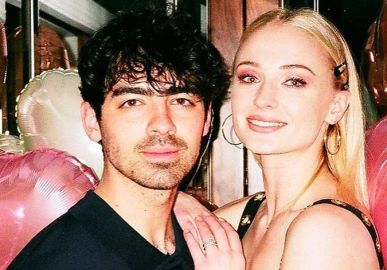 Grávida? Sophie Turner acende rumores de nova gestação ao exibir barriguinha em passeio com Joe Jonas