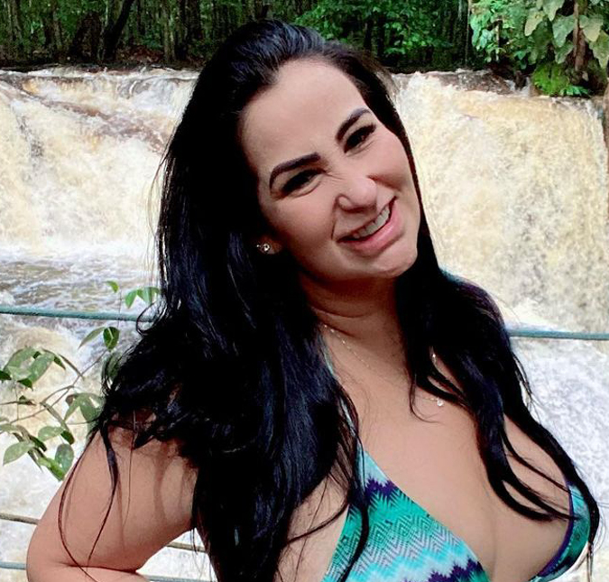 Grávida, Fabiola Gadelha posta vídeo dançando de camisola e coleciona elogios: <i>Maravilhosa</i>