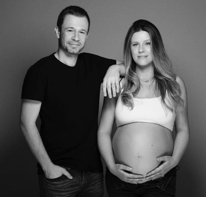 Ao anunciar o nascimento de Lua, Tiago postou essa foto nas redes sociais, na qual aparece ao lado da mulher ainda grávida, e falou que estava muito feliz com a novidade. Ao anunciar o nascimento de Lua, Tiago postou essa foto nas redes sociais, na qual aparece ao lado da mulher ainda grávida, e falou que estava muito feliz com a novidade.