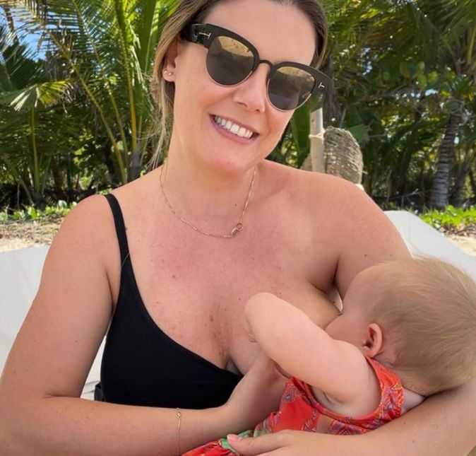 Aproveite e fique com mais este clique lindo de amamentação. Aproveite e fique com mais este clique lindo de amamentação.