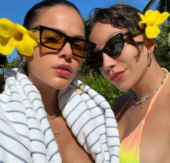 Bruna Marquezine posa ao lado de Priscilla Alcântara e as duas ganham chuva de elogios