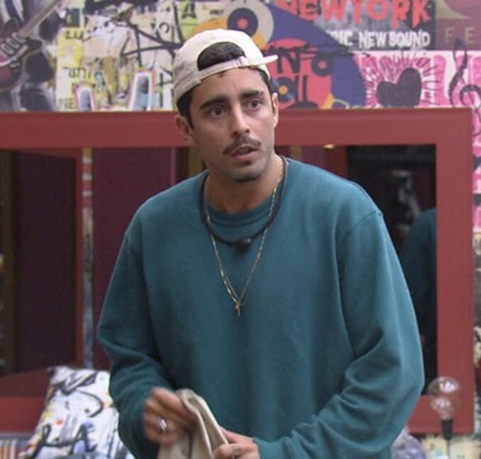 Pedro Scooby se irrita com <i>falsidade</i> no <i>BBB22</i> e arruma mochilas: <i>- Se amanhã eu resolver, minhas malas já estão prontas</i>
