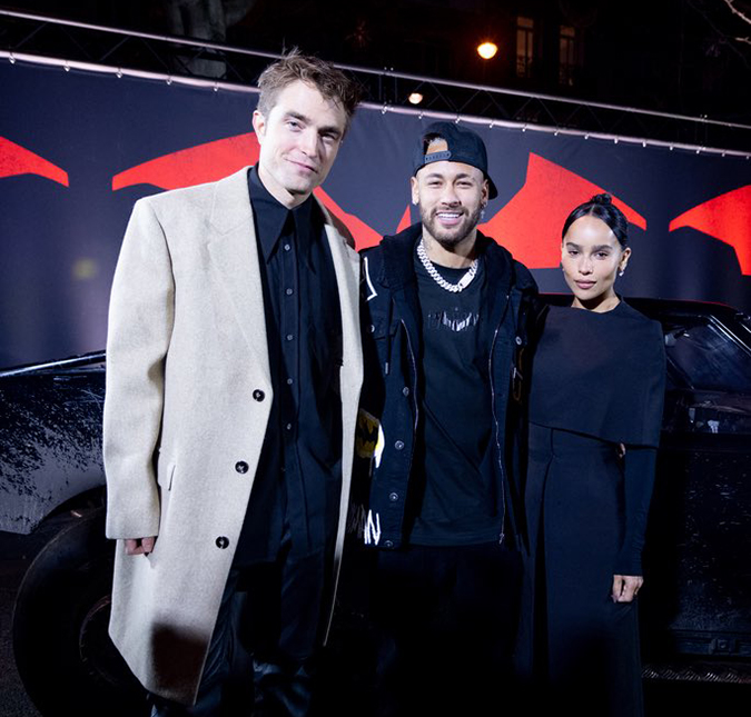 Neymar posa ao lado de Robert Pattinson e Zoë Kravitz em pré-estreia de <I>The Batman</i>