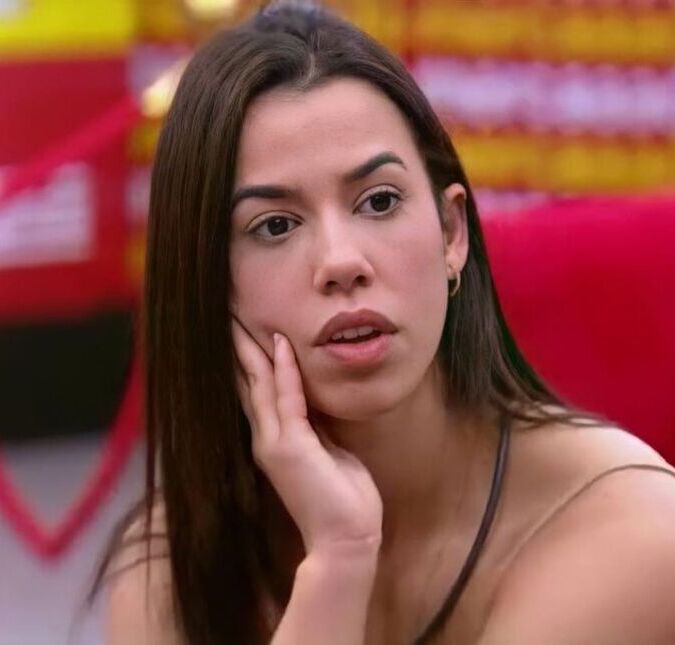Após Tiago Abravanel desistir do <i>BBB22</i>, Larissa se desespera e diz: - <i>Tudo isso é culpa minha</i>