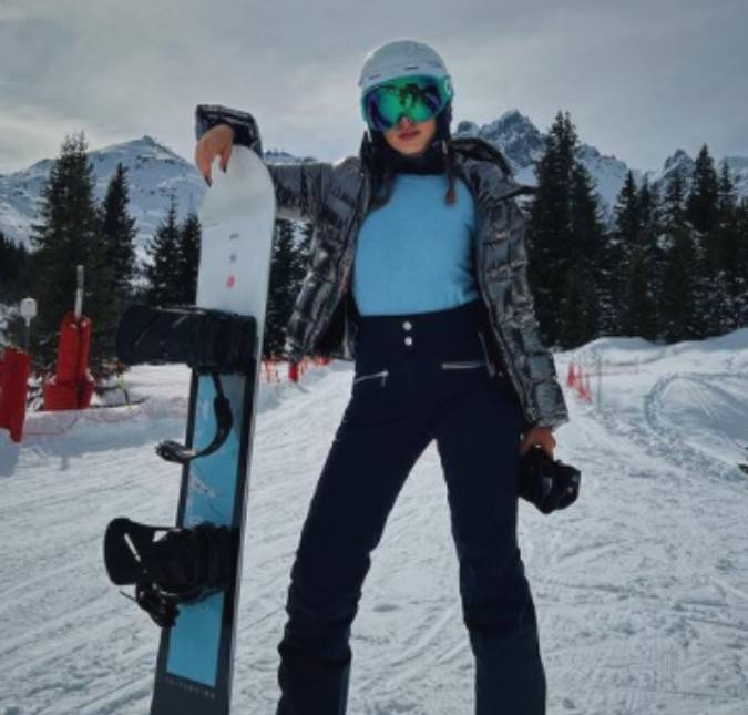 Giovanna Lancellotti leva vários tombos ao praticar <i>snowboard</i> e brinca: <i>Nasci para isso</i>