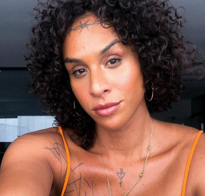 Fora da casa, Maria fala sobre transfobia que Linn da Quebrada sofre dentro do <I>BBB22</i>