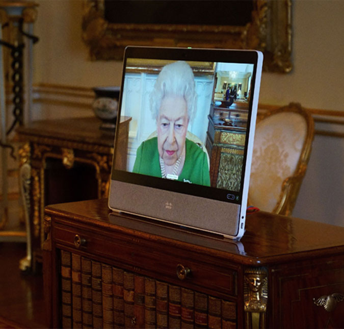 Rainha Elizabeth II retoma atividades depois de diagnóstico de Covid-19