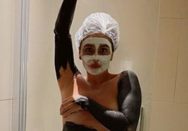 Giovanna Antonelli aparece de touquinha nas redes fazendo <I>topless</i>. Confira outras famosas que também são ousadas!
