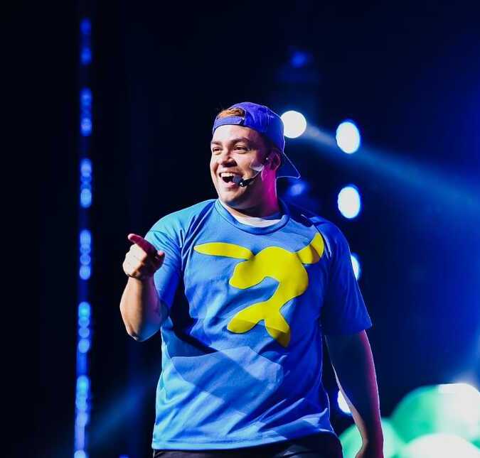 Com a volta dos <i>shows</i>, Luccas Neto revela que trabalha com supervisão de especialistas em educação infantil: <i>Me auxiliam em cada detalhe</i>