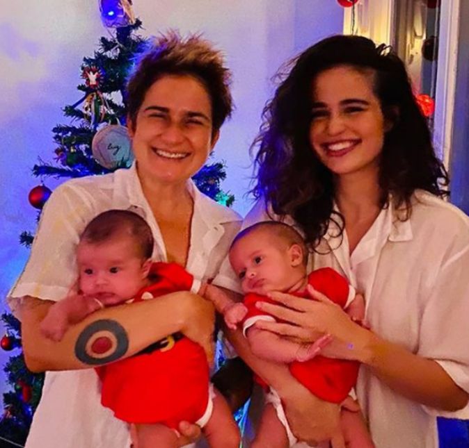 Felicidade em dose dupla! Nanda Costa e a esposa, Lan Lahn, se tornaram mães de gêmeas em novembro de 2021 após a atriz ter engravidado por meio do processo de fertilização.