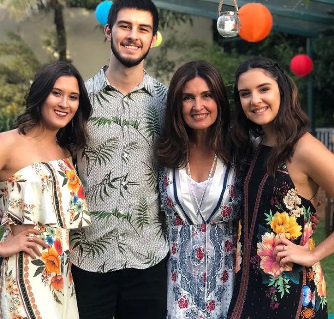 Um é pouco, dois é bom e três é demais? Não para Fátima Bernardes! A jornalista contou que, na época em que fez o tratamento, tinha apenas de três a cinco por cento de chances de ter trigêmeos. E olha só quem é mamãe de três!