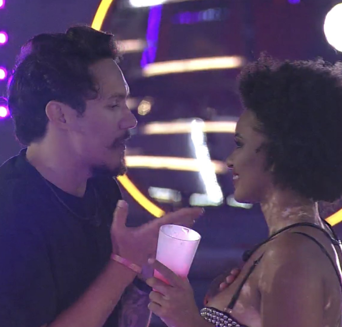 No <I>BBB22</i>: Linn da Quebrada brinca sensualmente com Eliézer e Natália mostra ar de reprovação