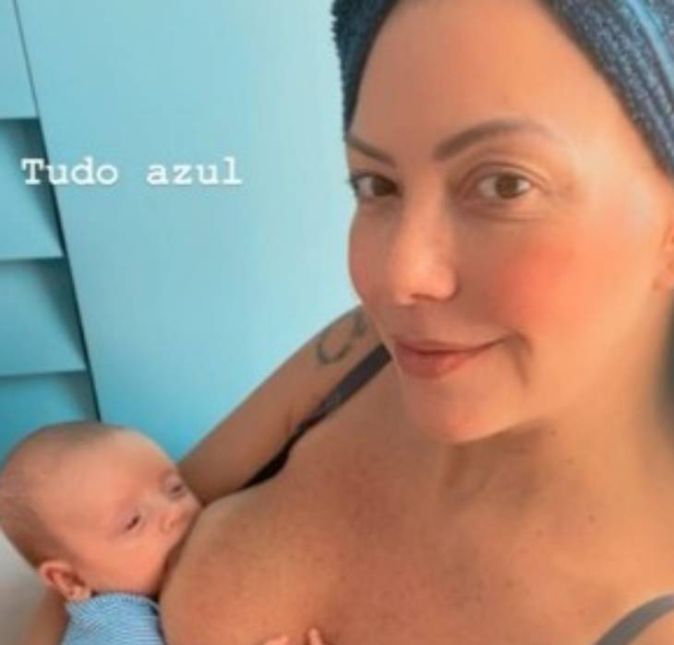 E temos mamãe de gêmeos! Fabiula Nascimento é uma das famosas que compartilha os momentos da amamentação. No dia 9 de janeiro, ela deu à luz Roque e Raul, que são frutos do seu relacionamento com Emílio Dantas. Para mostrar a realidade de dividir a atenção paras os pequenos, a atriz compartilhou dois Stories no Instagram, um com a foto de cada bebê mamando. Sem perder o senso de humor, ela até brincou: Rodízio R$9,99. E temos mamãe de gêmeos! Fabiula Nascimento é uma das famosas que compartilha os momentos da amamentação. No dia 9 de janeiro, ela deu à luz Roque e Raul, que são frutos do seu relacionamento com Emílio Dantas. Para mostrar a realidade de dividir a atenção paras os pequenos, a atriz compartilhou dois Stories no Instagram, um com a foto de cada bebê mamando. Sem perder o senso de humor, ela até brincou: Rodízio R$9,99.