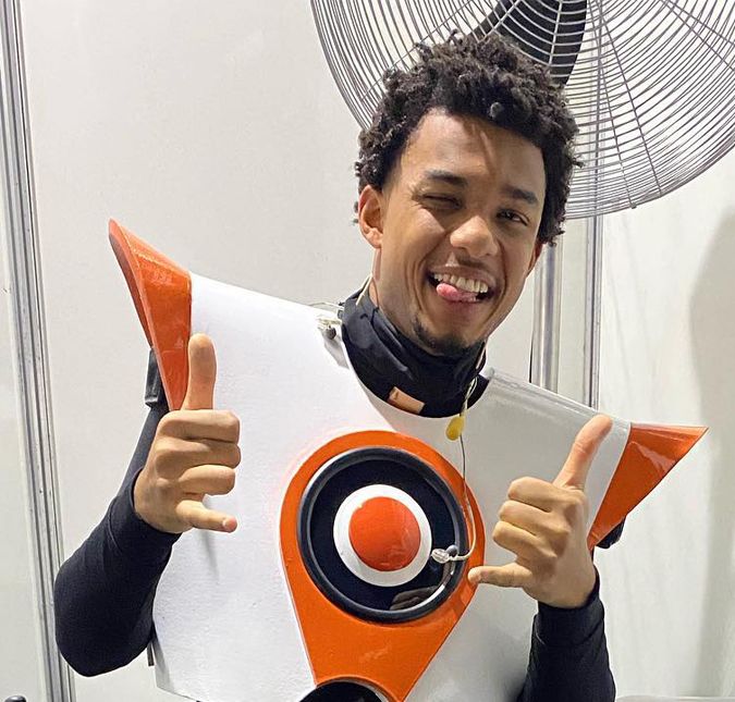 Juan Paiva fala sobre sua participação no The Masked Singer Brasil e revela reação da filha: - Foi engraçado O ator foi o sexto eliminado da atração e participou do Encontro com Fátima