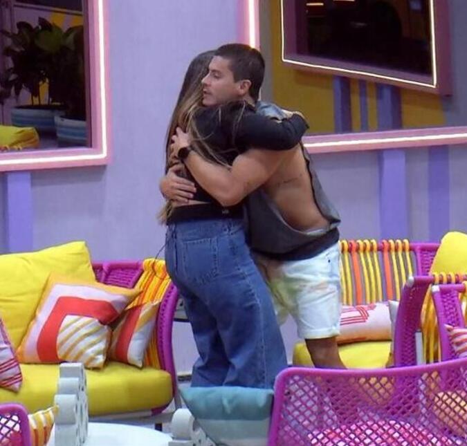No <i>BBB22</i>, Arthur Aguiar e Laís conversam e <i>sister</i> pede desculpas: <i>- Quero conhecer sua filha</i>