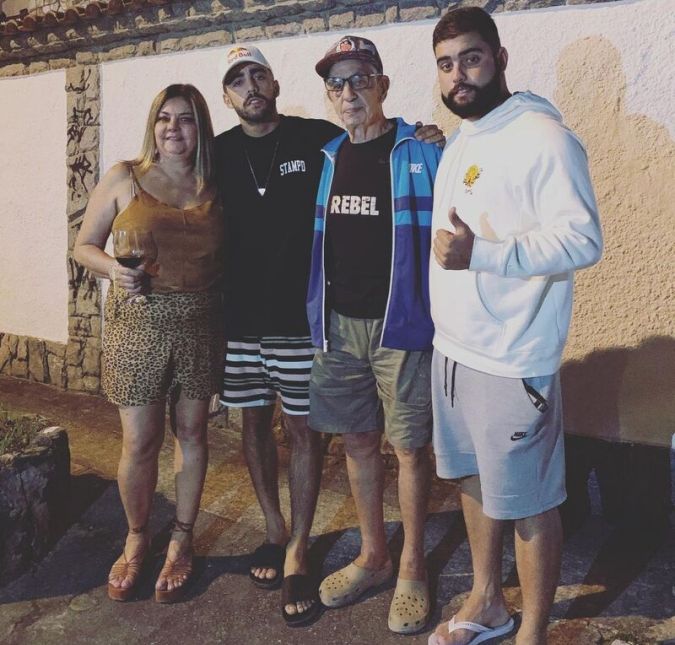 Scooby nasceu em Curicica, no Rio de Janeiro. Ele foi criado apenas pela mãe Gracinda Mota, porque o pai foi preso quando ele era adolescente. Infelizmente, o mesmo aconteceu com o irmão mais novo do surfista, João Vitor Vianna, em 2015. O rapaz foi detido por tentar subornar um policial. Atualmente, tudo já está em paz, mas o período foi bem complicado para Pedro, assim como ele contou no BBB22: Meu irmão foi meio que o antagonista da minha vida. Não quero fazer nada de errado. Eu o amo como eu amo meus filhos.