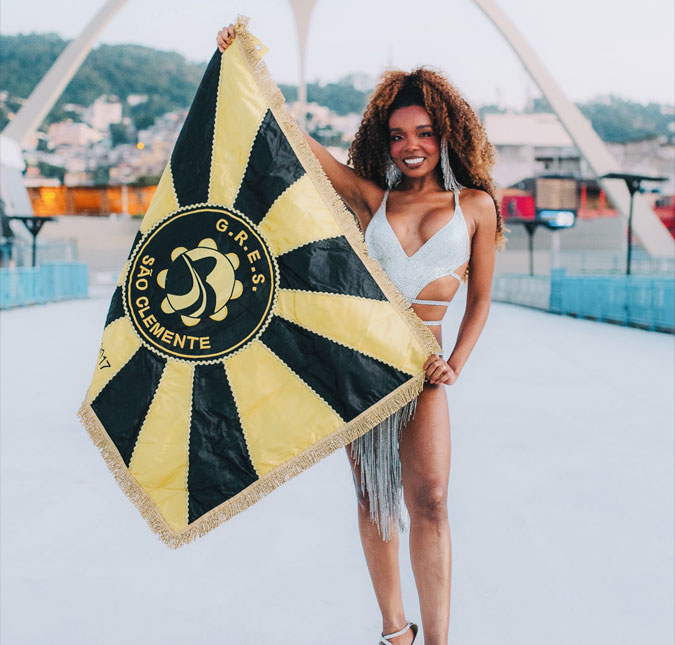 Thelma Assis estreia no Carnaval do Rio de Janeiro como musa da São Clemente: <i>- Não podia estar mais feliz</i>