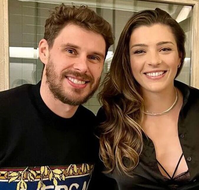 Bruninho comenta em foto de Rosamaria de Biquíni e levanta suspeitas de <i>affair</i>
