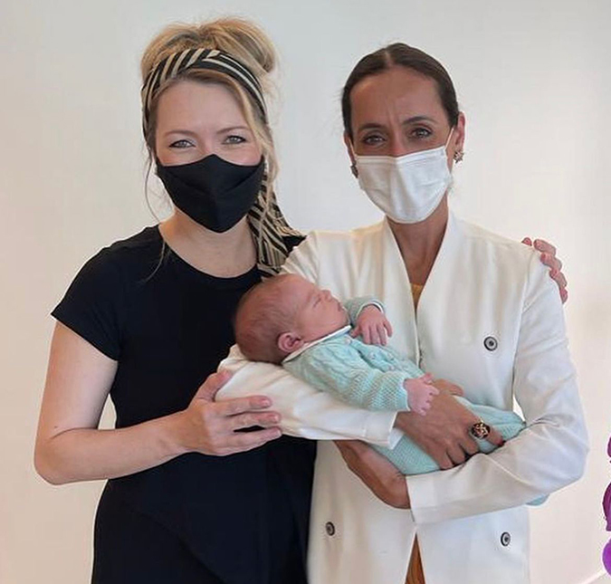 Esposa de Edson Celulari, Karin Roepke, homenageia médica que fez seu parto