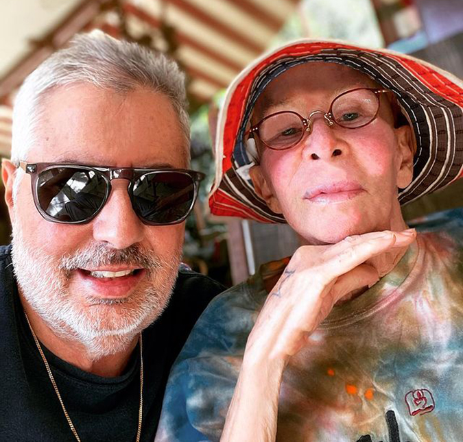 Tratando um câncer, Rita Lee faz a alegria de internautas ao publicar foto com o marido