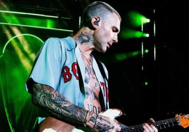 Talentoso e estiloso! Confira um colírio do cantor Adam Levine