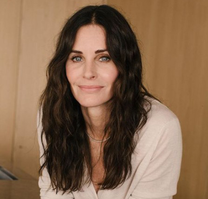 Courteney Cox revela não se impressionar com produções de comédia após atuar em <i>Friends</i>
