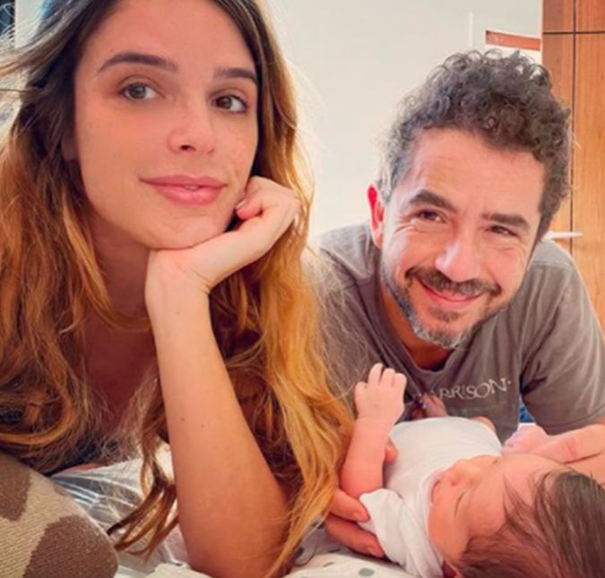 ...em outro momento a esposa de Andreoli fez um desabafo nas redes sociais contando a sua experiência ao descobrir uma condição chamada D-MER. Estava falando com o Felipe [Andreoli, seu marido] hoje que estou curtindo muito amamentar e tendo uma experiência muito boa. Estou feliz com meu filho, apaixonada. Mas toda hora que eu vou dar o mamar, no começo da amamentação, nos primeiros segundos mesmo, parece que me dá uma tristeza profunda. Aí eu vou melhorando, melhorando e fica normal. E não é dor no peito, não é nenhuma situação externa, algum problema na minha vida ou falta de apoio, nada disso [...] Eu procurei muito isso. Pensei: Tem alguma coisa errada. Chama-se D-MER. Seria uma disforia na ejeção do leite. Comecei a ver justamente que dura alguns segundos, porque depois passa e volta ao normal. Não é uma coisa que perdura, é só aquele momento. Comecei a ler sobre a razão disso. É uma queda abrupta da dopamina, que nos deixa felizes. Vou me informar mais, falar com a minha médica. Mas só de saber que vai passar, que é algo fisiológico... Tem algumas coisas que a gente pode fazer, como exercício físico, descanso. Prometo me aprofundar. Como é importante a informação, saber de coisas que nunca falaram... Eu estava muito angustiada: O que é que estou sentindo? Ela tem um tempo. Começa e termina essa tristeza. Parece um vale. Dá uma coisa ruim assim, uma agonia, até um enjoo, e depois vai passando. Brites deu à luz seu segundo filho com Felipe Andreori em fevereiro de 2022.