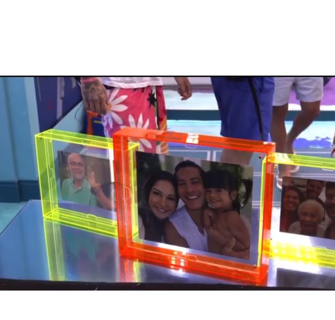 Durante o confinamento do BBB22, Arthur teve a chance de ser anjo por algumas vezes e recebeu recadinho especial da pequena para todo mundo ver. Além disso, quando se tornou líder, ele também recebeu uma fotinho para ficar junto e ver por uma semana em seu quarto de Sophia com Maíra Cardi. Durante o confinamento do BBB22, Arthur teve a chance de ser anjo por algumas vezes e recebeu recadinho especial da pequena para todo mundo ver. Além disso, quando se tornou líder, ele também recebeu uma fotinho para ficar junto e ver por uma semana em seu quarto de Sophia com Maíra Cardi.